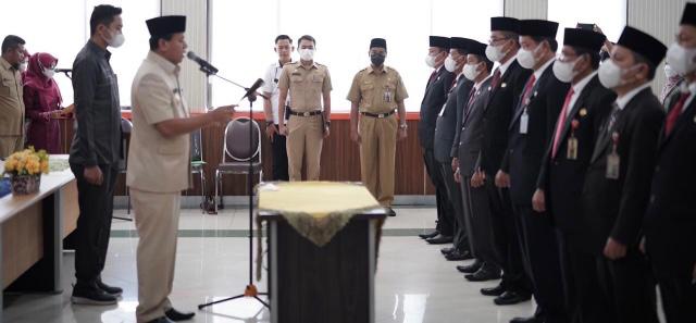 Okean qirgogida erotik fotosuratlar