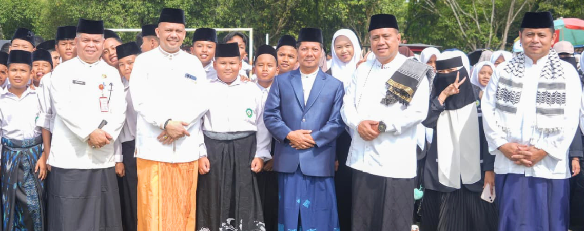 Pimpin Upacara Hari Santri Nasional 2026, H. Muklisin Ajak Santri Kuansing Jadi Generasi Berilmu dan Berakhlak